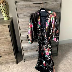Asian/Floral Silky Feeling Robe with Tie/Sash